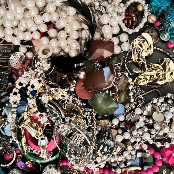 4lb. Craft Junk Jewelry Lot - Picture 7 of 8